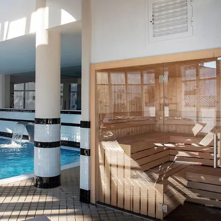 Luna De Hotell 4*